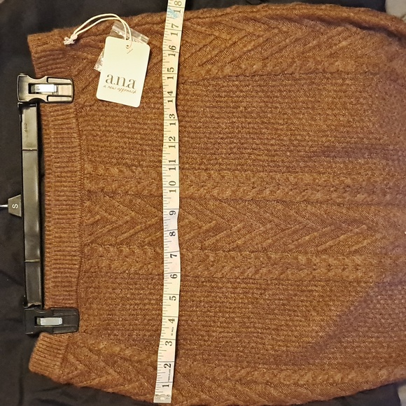 Ana A new approach women's brown v-neck v-neck sweater with matching mini skirt. - Picture 7 of 8